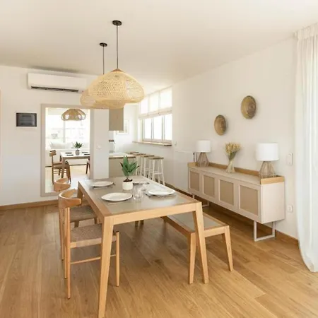 Apartmán Lavish Unique Penthouse Next To The Seafront Soluň