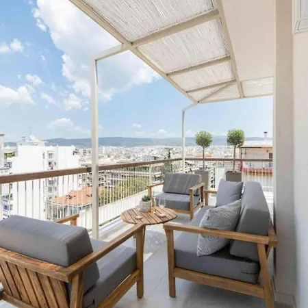 Lavish Unique Penthouse Next To The Seafront Apartmán