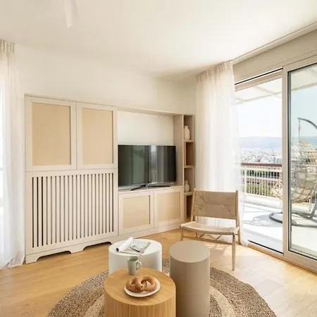 Lavish Unique Penthouse Next To The Seafront Soluň