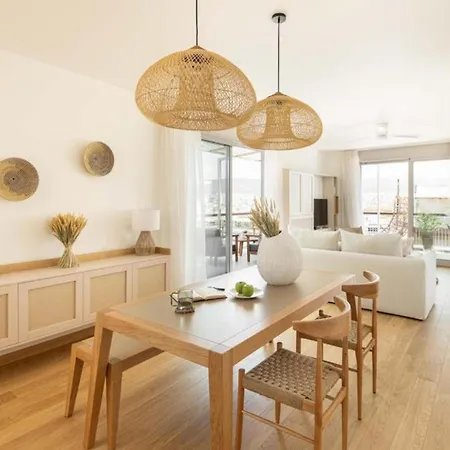 Lavish Unique Penthouse Next To The Seafront Daire