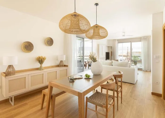 Lavish Unique Penthouse Next To The Seafront Apartmán